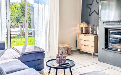 Tarabucetta: Mobilia, Interior Design, Divano, Pavimentazione, Pavimento, Legna, Soggiorno, Camera, Illuminazione, Casa