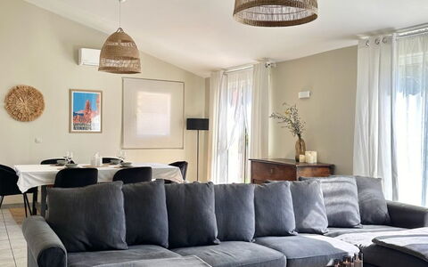 Tarabucetta: Mobilia, Interior Design, Pavimentazione, Divano, Pavimento, Legna, Soggiorno, Casa, Camera, Illuminazione