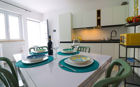 Casa Kalès Otranto – Holiday Home 4 Guests – Ac, W: Mobilia, Interior Design, Pavimentazione, Soffitto, Camera, Illuminazione, Pavimento, Lampada, Tavolo, Cucina