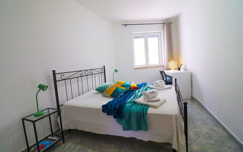 Casa Kalès Otranto – Holiday Home 4 Guests – Ac, W: Letto, Mobilia, Camera Da Letto, Bedding, Lenzuolo, Pavimento, Pavimentazione, Biancheria, Interior Design, Camera