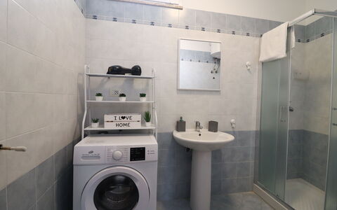 Casa Kalès Otranto – Holiday Home 4 Guests – Ac, W: Bagno, Idraulico Fixture, Interior Design, Pavimentazione, Lavello, Lavandino Del Bagno, Pavimento, Gabinetto, Rubinetto, Idraulico