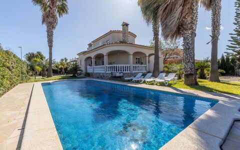 Primavera: Blu, Piscina, Zona Residenziale, Estate, Ricorrere, Dimora, Villa, Hacienda, Tempo Libero