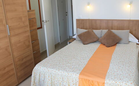 Turia Playa: Camera Da Letto, Letto, Camera, Mobilia, Lenzuolo, Proprietà, Bedding, Materasso, Interior Design, Pavimento