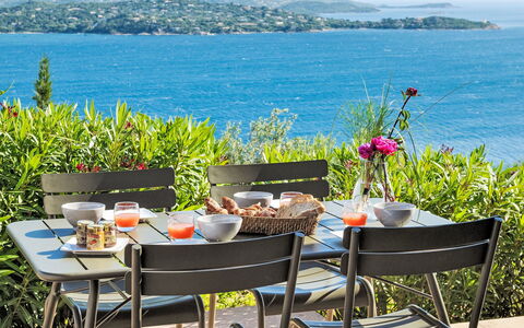 Porto Vecchio 670: Mobilia, Mobili Da Esterno, Tavolo, Sedia, Tavolo Esterno, Giardino, Cucina & Sala Da Pranzo Tavolo, Terrazza, Ristorante, Vaso Di Fiori