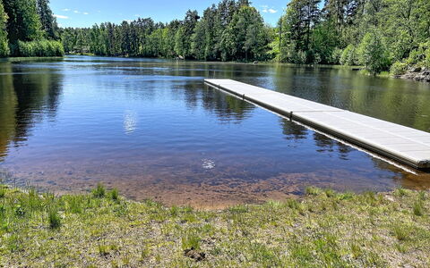 Skolhuset: Acqua, Risorse Idriche, Albero, Corpo D'Acqua, Alveo, Paesaggio Naturale, Waterway, Banca, Lago, Riflessione