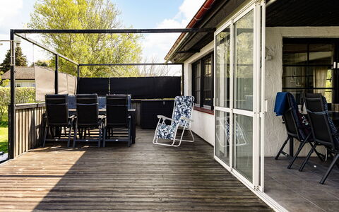 Villshärad: Legna, Mobilia, Pavimento In Legno, Portico, Pavimento, Pavimentazione, Mobili Da Esterno, Deck, Sedia, Shade