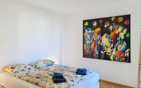 Apt. Hermosa: Mobilia, Interior Design, Parete, Camera Da Letto, Pavimentazione, Letto, Pavimento, Soffitto, Camera, Tessile