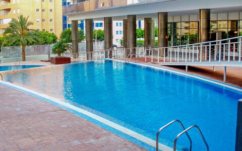 Elegance: Acqua, Costruzione, Proprietà, Piscina, Pianta, Finestra, Azzurro, Corpo D'Acqua, Albero, Casa