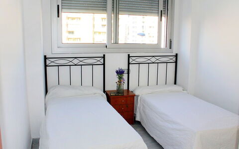 Elegance: Camera Da Letto, Letto, Mobilia, Camera, Proprietà, Telaio Del Letto, Interior Design, Lenzuolo, Materasso, Costruzione