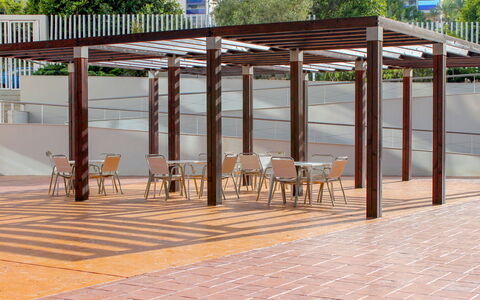 Elegance: Mobilia, Costruzione, Legna, Shade, Bicicletta, Mobili Da Esterno, Albero, Urban Design, Pavimento, Tavolo Esterno