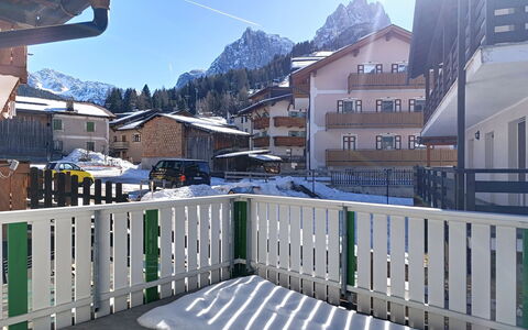 Cesa Marco: Appartamento, Urban Design, Balcone, Condominio, Alluminio, Attico