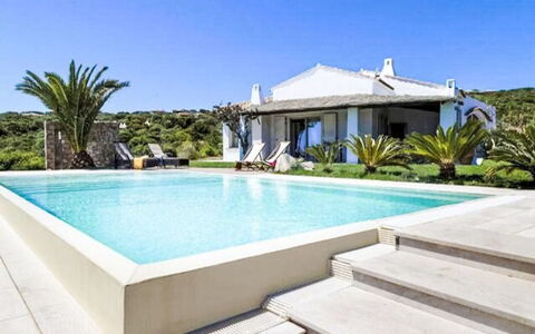 Elenoire: Appartamento, Urban Design, Balcone, Condominio, Alluminio, Attico
