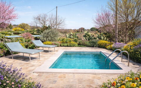 Trulli al Verde Viburno: Piscina, Giardino, Arbusto, Landscaping, Mobili Da Esterno, Giochi D'Acqua, Backyard, Shade, Flagstone