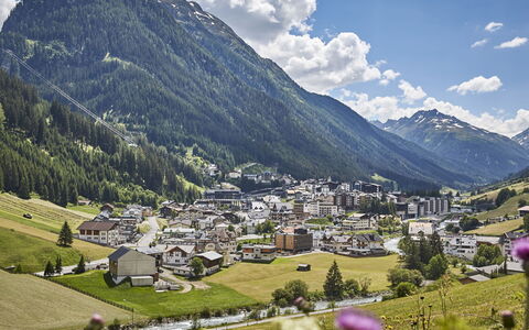 Ischgl 120: Geografia Montane, Montagna, Paesaggio, Collina, Highland, Catena Montuosa, Hill Station, Valle, Villaggio, Pendenza