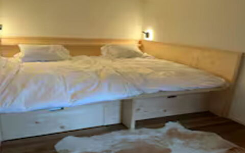 Baren Penthouse: Mobilia, Letto, Camera Da Letto, Interior Design, Legna, Tessile, Pavimento, Camera, Bedding, Biancheria