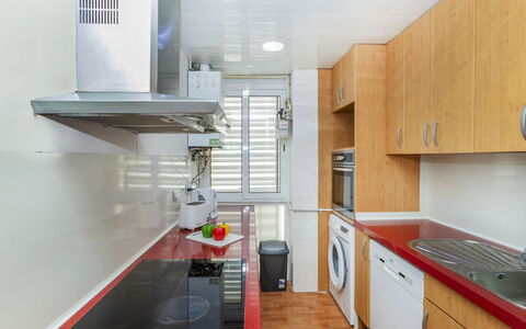 Rioplata: Elettrodomestico Da Cucina, Cucina, Apparecchio Major, Controsoffitto, Pavimentazione, Interior Design, Pavimento, Cabinetry, Frigorifero, Elettrodomestico