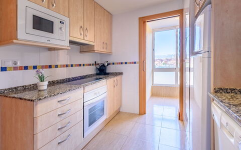 Cambrils 40: Appartamento, Zona Residenziale, Pavimentazione, Pavimento, Cucina, Apparecchio Major, Cabinetry, Controsoffitto, Condominio, Color Legno