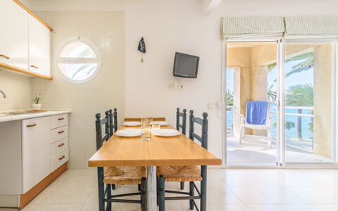 Villa Isabel: Foglia, Vegetazione, Arbusto, Giardino, Comunita 'Impianto, Landscaping, Woody Impianto, Prato, Shade, Cortile