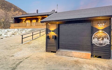 Saanan Taika: Foglia, Vegetazione, Arbusto, Giardino, Comunita 'Impianto, Landscaping, Woody Impianto, Prato, Shade, Cortile
