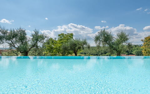 Agriturismo le Due Querce: Blu, Piscina, Materiale Composito, Ricorrere, Giochi D'Acqua, Riflessione, Mobili Da Esterno, Eco Hotel, Hotel, Piastrella