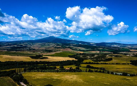 Podere i Prati: Geografia Montane, Collina, Orizzonte, Montagna, Pascolo, Paesaggio Naturale, Ecoregione, Highland, Paesaggio, Terreno