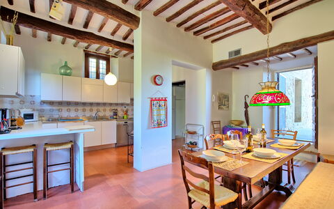 Villa Ulivacci: Mobilia, Interior Design, Pavimentazione, Parete, Legna, Soffitto, Pavimento, Camera, Tavolo, Sala Da Pranzo