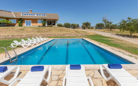 Finca El Olivar: Appartamento, Architettura, Zona Residenziale, Condominio, Materiale Composito, Urban Design, Balcone, Uso Misto, Shade