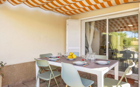 Ca la Flama: Mobilia, Mobili Da Esterno, Sedia, Tavolo, Shade, Tenda, Struttura Esterna, Cucina & Sala Da Pranzo Tavolo, Tavolo Esterno, Piscina