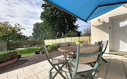 Briasel: Mobilia, Mobili Da Esterno, Tavolo, Sedia, Tavolo Esterno, Giardino, Cucina & Sala Da Pranzo Tavolo, Terrazza, Ristorante, Vaso Di Fiori