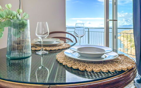 Sea&Mount: Mobilia, Tavolo, Tavola, Interior Design, Serveware, Sala Da Pranzo, Bicchiere, Dishware, Cucina & Sala Da Pranzo Tavolo, Piatto