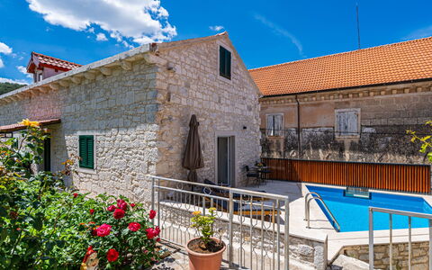 Nina: Zona Residenziale, Casa, Insediamento Umano, Villetta, Estate, Piscina, Villa, Ricorrere, Agriturismo, Eco Hotel