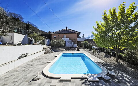 Paz: Piscina, Materiale Composito, Ricorrere, Giochi D'Acqua, Mobili Da Esterno, Flagstone, Piastrella, Tempo Libero, Shade, Calcestruzzo