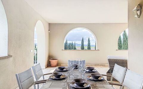 Villa Gli Olivi: Mobilia, Interior Design, Sedia, Tavolo, Pavimentazione, Legna, Pavimento, Cucina & Sala Da Pranzo Tavolo, Illuminazione, Sala Da Pranzo