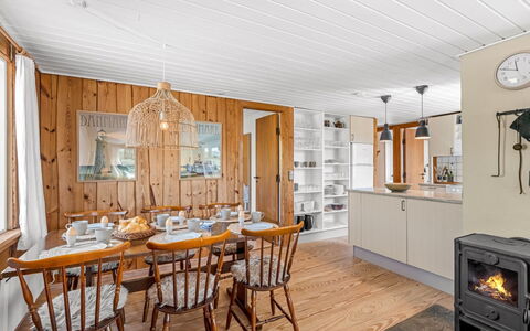 Monna - from the Sea: Legna, Soffitto, Mobilia, Casa, Latifoglie, Cucina, Camera, Cabinetry, Color Legno, Villetta