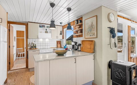 Monna - from the Sea: Legna, Cucina, Mobilia, Cabinetry, Controsoffitto, Elettrodomestico Da Cucina, Apparecchio Major, Soffitto, Elettrodomestico, Color Legno