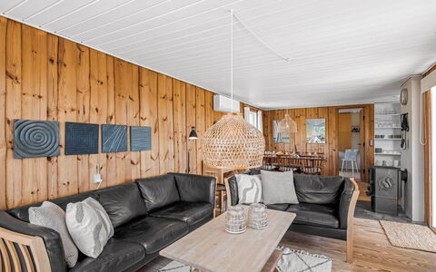Monna - from the Sea: Legna, Pavimentazione, Interior Design, Soffitto, Pavimento, Mobilia, Divano, Pavimento In Legno, Soggiorno, Casa