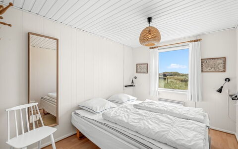 Monna - from the Sea: Camera Da Letto, Legna, Letto, Lenzuolo, Soffitto, Bedding, Pavimento, Interior Design, Telaio Del Letto, Pavimentazione
