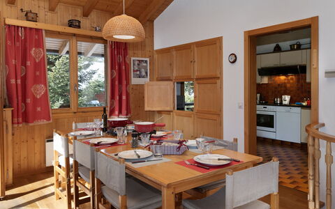 Veni, Vidi, Mansi: Mobilia, Interior Design, Pavimentazione, Legna, Soffitto, Pavimento, Lampada, Sedia, Camera, Cucina