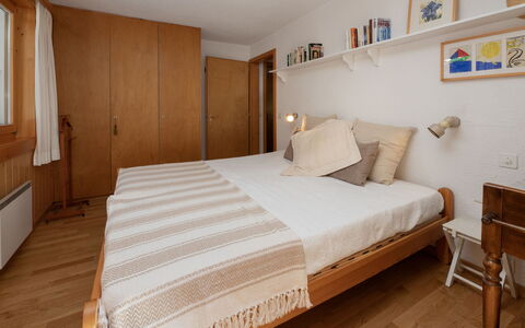 Veni, Vidi, Mansi: Mobilia, Interior Design, Letto, Pavimentazione, Legna, Pavimento, Camera Da Letto, Camera, Lenzuolo, Soffitto