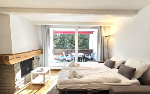 La Riva Mountain Apartment: Mobilia, Legna, Interior Design, Pavimentazione, Pavimento, Tessile, Soffitto, Camera, Camera Da Letto, Letto