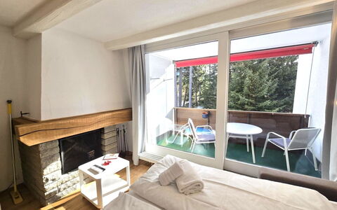 La Riva Mountain Apartment: Sedia, Biancheria, Illuminazione Diurna, Balcone, Cuscino