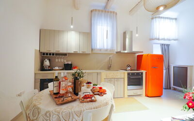 Bacchus: Historic Charming Home
