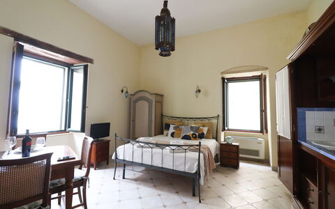 Scilla Centro Storico Otranto: Parete, Mobilia, Interior Design, Camera Da Letto, Letto, Soffitto, Pavimentazione, Pavimento, Camera, Illuminazione