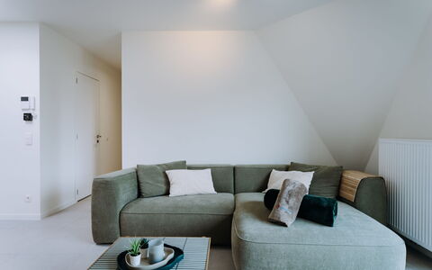 West Bay with Parking & Balcony: Interior Design, Pavimentazione, Mobilia, Pavimento, Soffitto, Soggiorno, Divano, Camera, Casa, Appartamento
