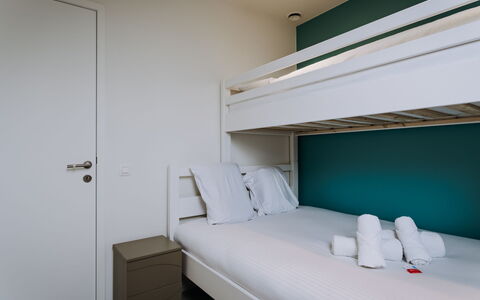 West Bay with Parking & Balcony: Interior Design, Pavimento, Appartamento, Hotel, Design, Dormitorio, Camera Da Letto, Letto, Bedding, Boutique Hotel