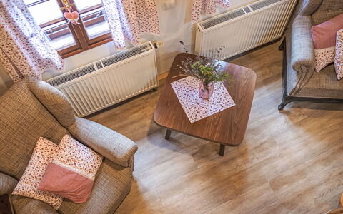 Maršovka: Mobilia, Interior Design, Pavimentazione, Legna, Pavimento, Divano, Soggiorno, Camera, Tavolo, Pavimento In Legno