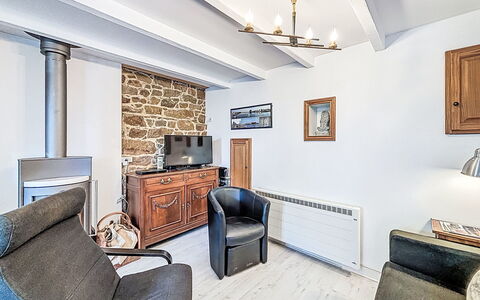 Maison de Saint-Cado: Mobilia, Interior Design, Pavimentazione, Soffitto, Pavimento, Camera, Appartamento, Soggiorno, Divano, Cornice