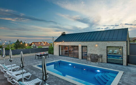 Das Klet: Piscina, Tetto, Casa, Ricorrere, Villetta, Estate, Eco Hotel, Villa, Hotel, Mobili Da Esterno