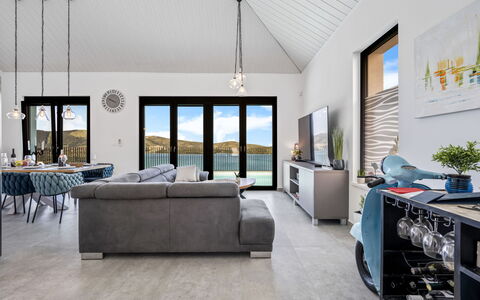 The Tinel: Interior Design, Soffitto, Pavimentazione, Mobilia, Pavimento, Divano, Soggiorno, Casa, Camera