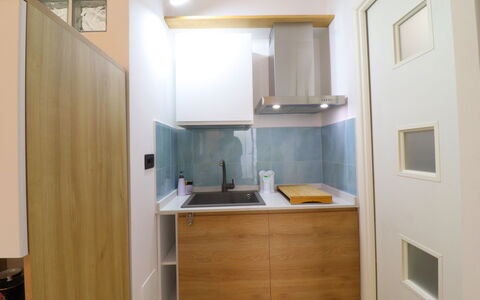 Malika: Interior Design, Cucina, Parete, Elettrodomestico Da Cucina, Apparecchio Major, Controsoffitto, Pavimentazione, Legna, Cabinetry, Pavimento